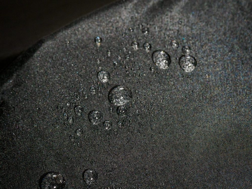 強力撥水力が長く持続。手が濡れるストレスも軽減