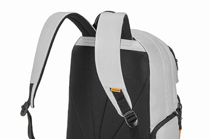 快適に背負えるワイドハーネス