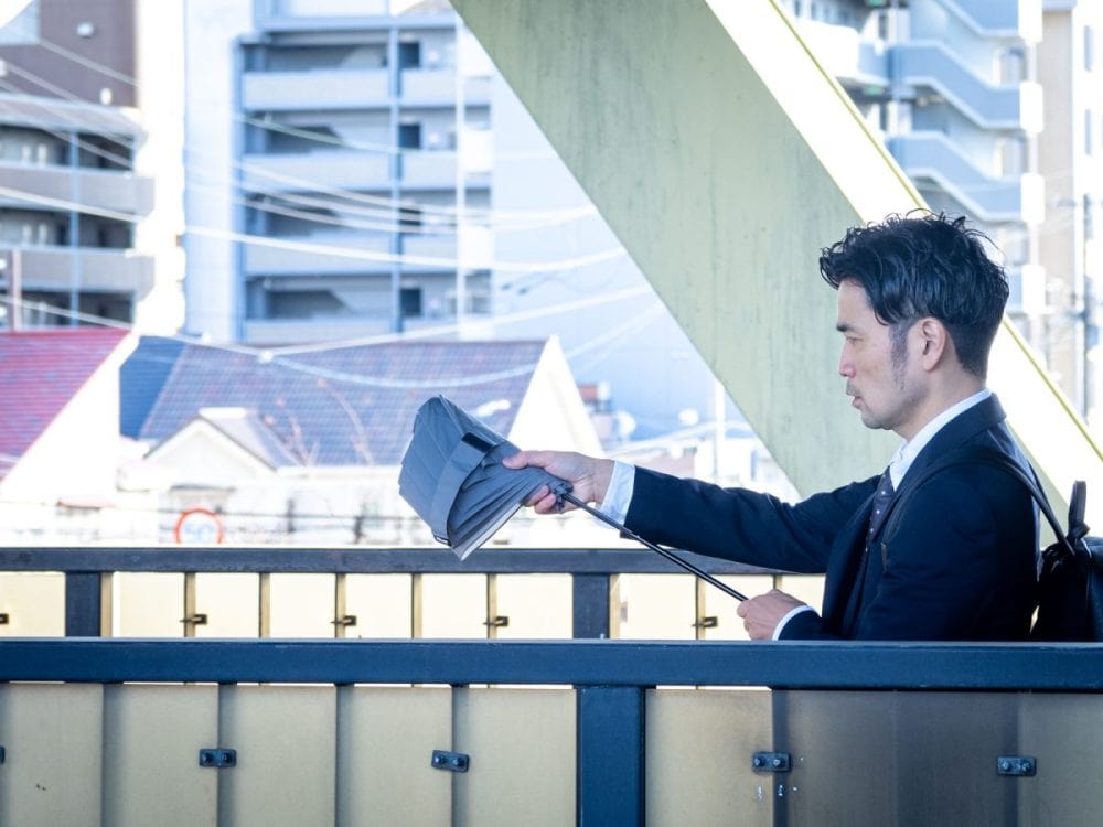 電車での移動など、傘の開閉の多いビジネスマンにぴったりの商品