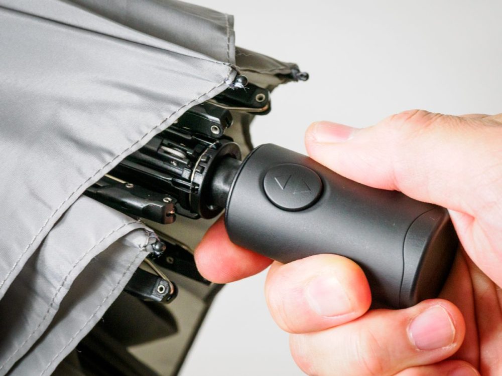 ワンタッチで開閉する自動開閉タイプ