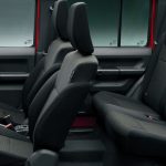 5ドアの採用やホイールベースの延長などで後席の居住性・快適性向上を実現