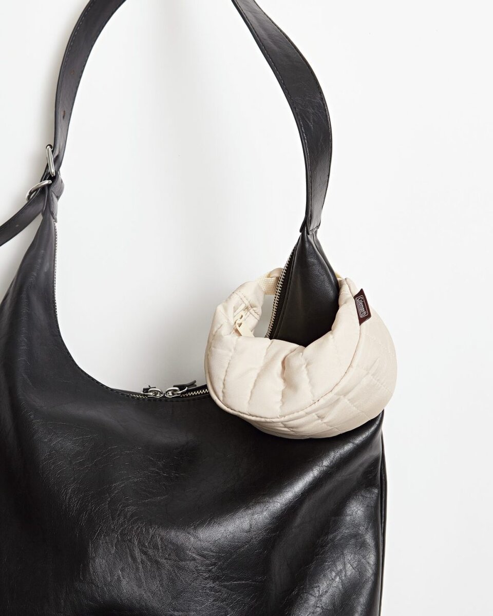 sweet2月号付録 コールマンのクロワッサン形ポーチ。手持ちの鞄につけられる