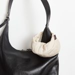 sweet2月号付録 コールマンのクロワッサン形ポーチ。手持ちの鞄につけられる