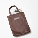 sweet2月号付録 コールマンのトートバッグの収納例。パソコンや雑誌を入れた様子