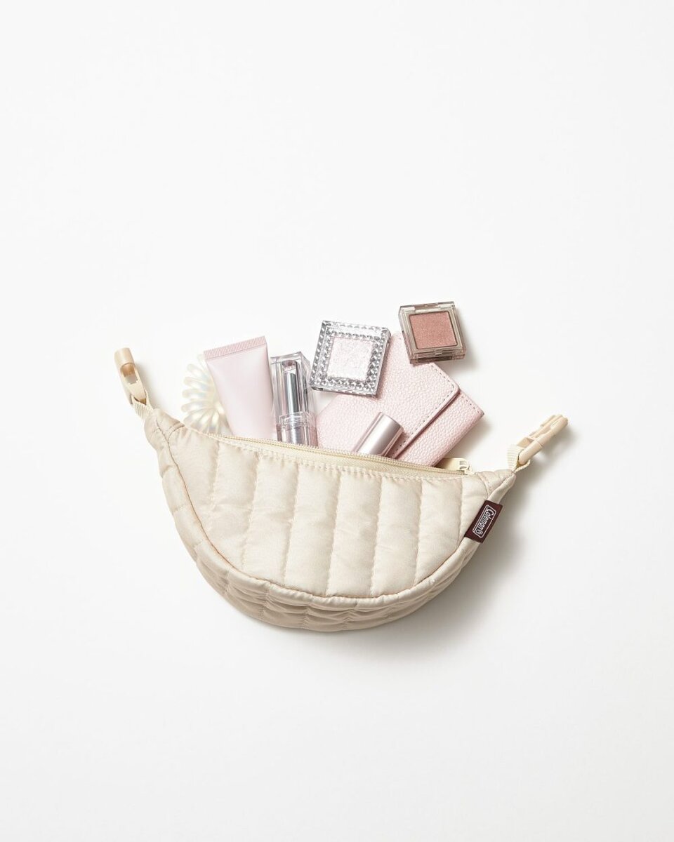 sweet2月号付録 コールマンのクロワッサン形ポーチ。マチ付きで小物が入る