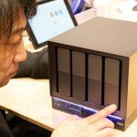 独自OS「ZettOS」の操作はシンプル&直感的に使用でき、はじめて触れる人でもナビゲーションで迷わず設定完了