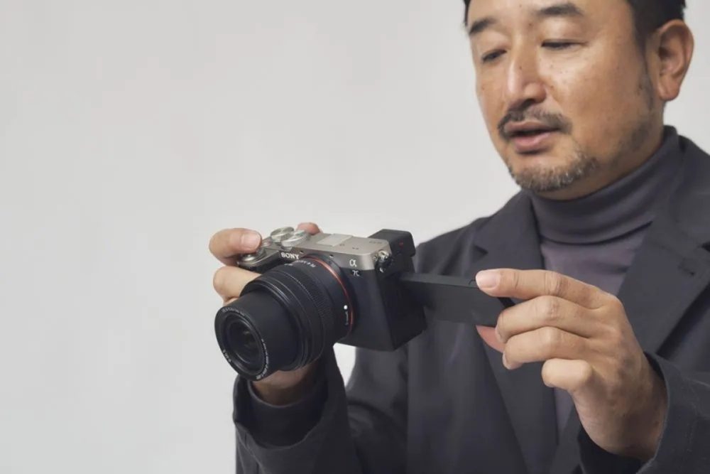 第1位　【今こそ狙い目】ソニー「α7C II」はなぜ名機なのか？最新機より“あえて”選びたい小型フルサイズの傑作／No.1モノ雑誌編集長のお墨付き『コレ買いです』Vol.142