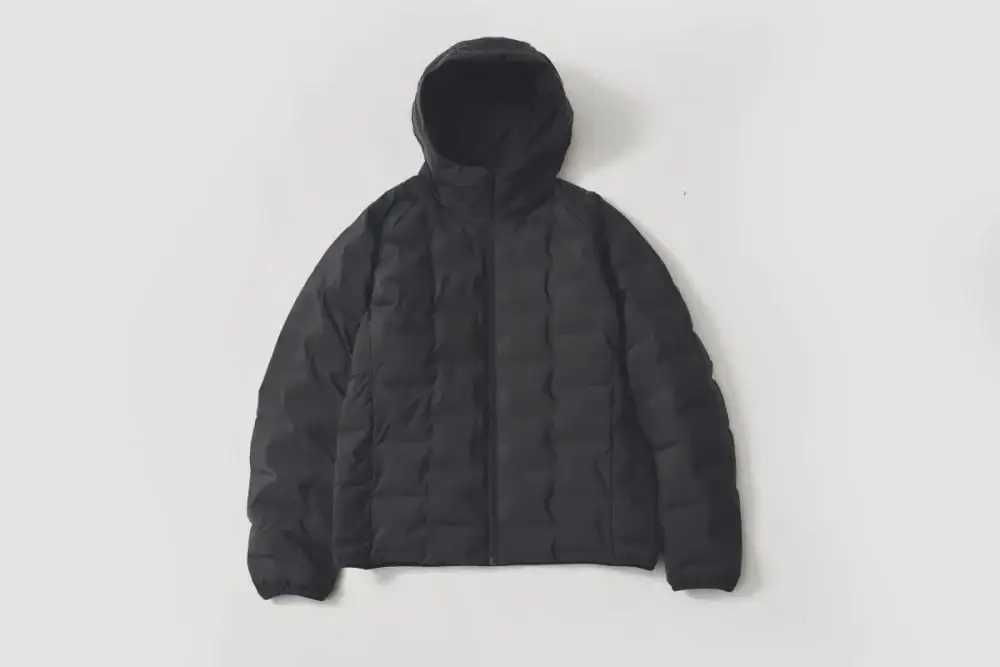 第1位 【ユニクロの最強すぎるアウター】寒暖差に勝つ!「ダウンの弱点を全克服」パフテックパーカが凄い5つの理由をスタイリストが徹底解説