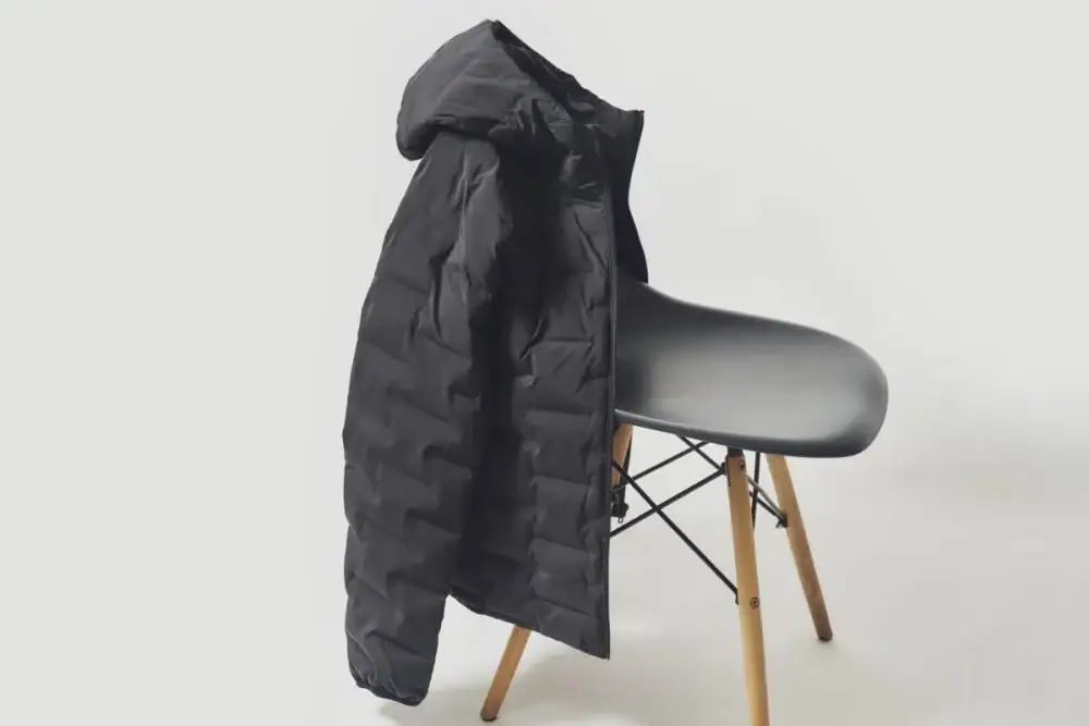 第1位 【ユニクロの最強すぎるアウター】寒暖差に勝つ!「ダウンの弱点を全克服」パフテックパーカが凄い5つの理由をスタイリストが徹底解説