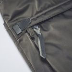 付属部にレザーやメタルが使われている