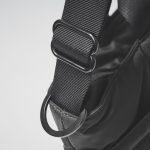 付属部にレザーやメタルが使われている