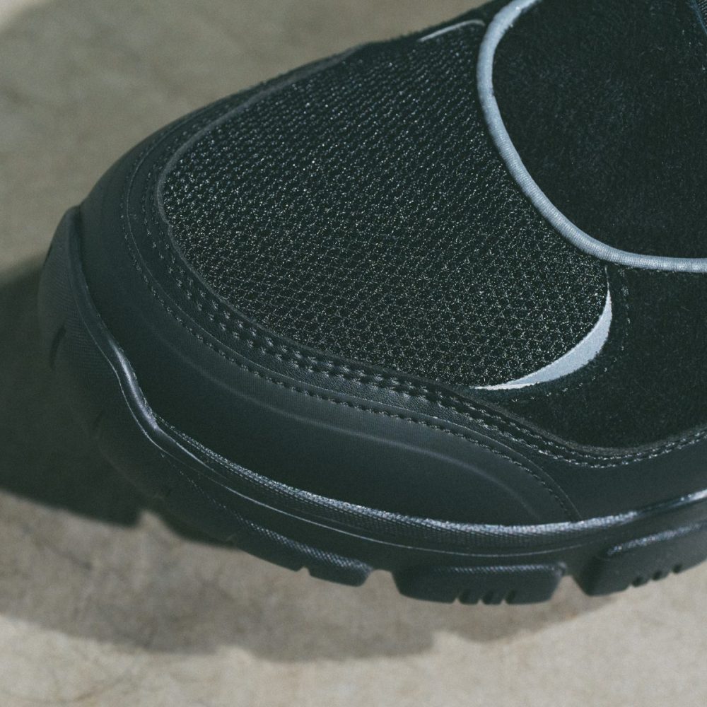 メッシュ・マイクロファイバー・スウェードを組み合わせた立体構造で快適性とデザイン性を両立