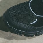 メッシュ・マイクロファイバー・スウェードを組み合わせた立体構造で快適性とデザイン性を両立