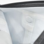 生地の圧着もシームテープも完璧