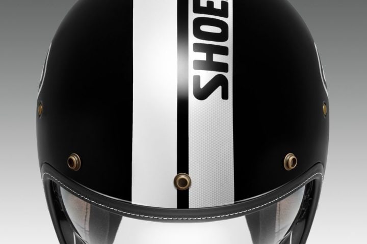【街乗りライダー必見】SHOEIの最新ヘルメットに一目惚れ!大胆な「クロスロゴ」が遊び心をくすぐるネオクラシックモデルの大正解