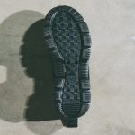 高耐久・高グリップのALL-TERRAINアウトソールで街歩きからアウトドアまで対応