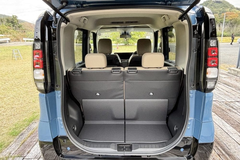 広大とは言えないが必要十分のラゲッジスペース