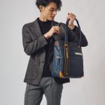 ハンドルが長めで肩に掛けたまま出し入れできた！