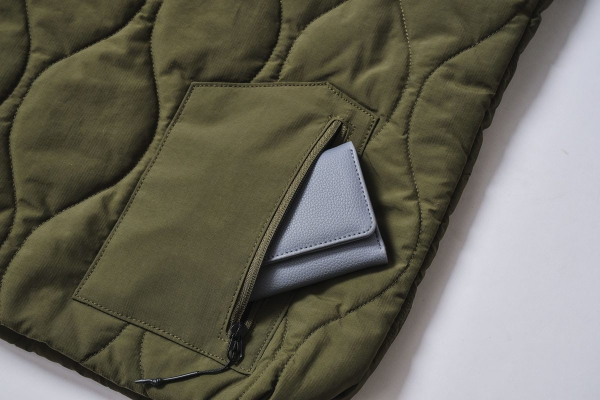 安心のファスナーポケット付き