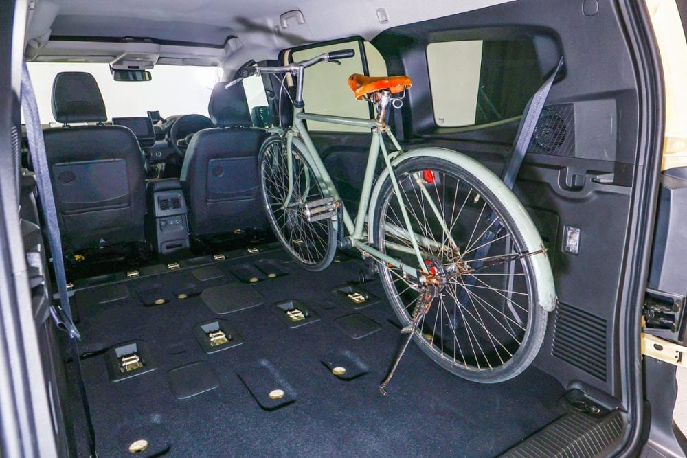 すべて取り外した場合のラゲッジ容量は3050L （！）にもなる