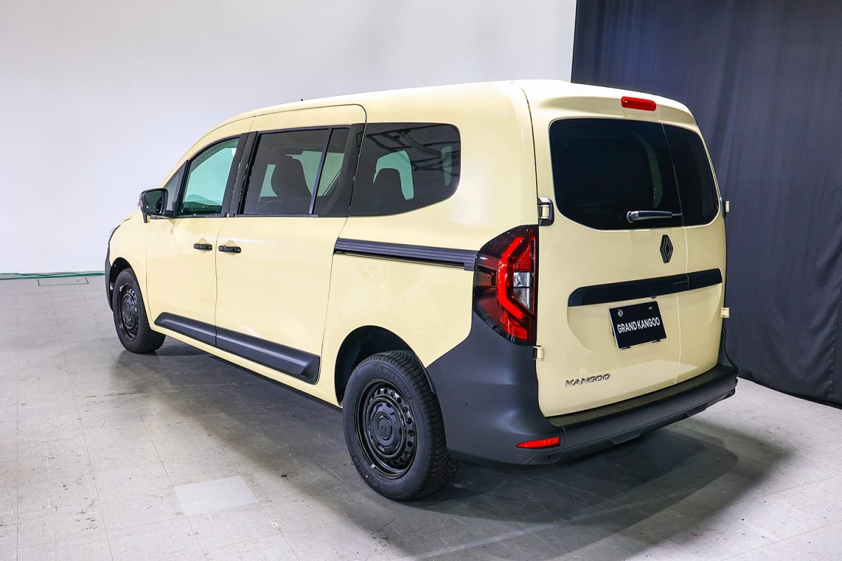 グランカングーはお馴染みの観音開きとなるダブルバックドアを採用する