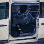 スライドドアの開口部は前後方向830mmを確保