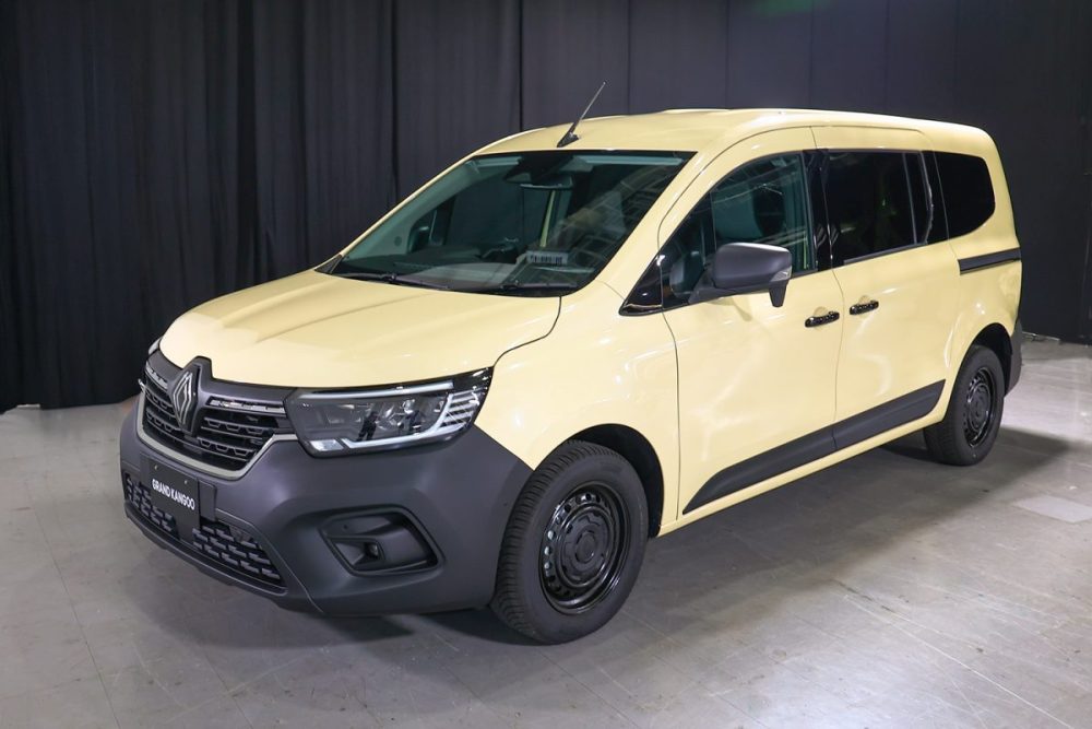 グラン（大きい）ということで、2列シートの標準ボディに対して、全長を420mmも延長している