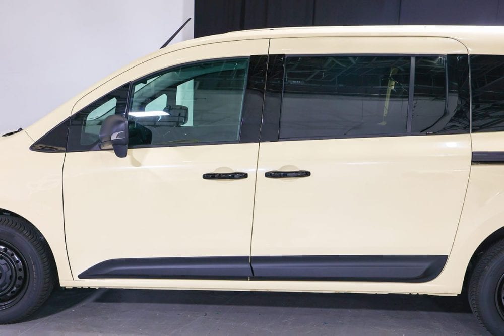 なかでも伸ばされているのはホイールベースで、390mm延長することでその分を活かして3列シートとしている