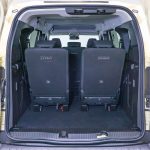 2列目と3列目はすべて130mmのスライド／折りたたみ／跳ね上げ／取り外しができる