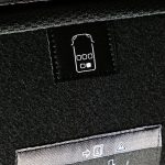 シートは一見すると同じように見えるが、じつは装着場所が決まっていて、シートバックにそれぞれ指示がある