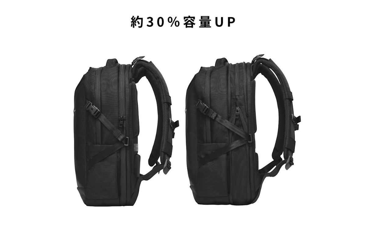 通常容量21ℓをベースに、マチ部分に内蔵された360度ファスナーを操作することで、約27ℓ(約30%増)へと拡張