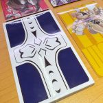 よく見るとステッカーのケースがジョジョの作中に出てくるタロットカードの柄に！