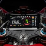 スーパースポーツ好きならずともテンションのハンドルまわりのスタイル