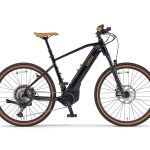 幅広いシーンやファッションにもマッチするスマートさと特別感がポイントのカラーリング