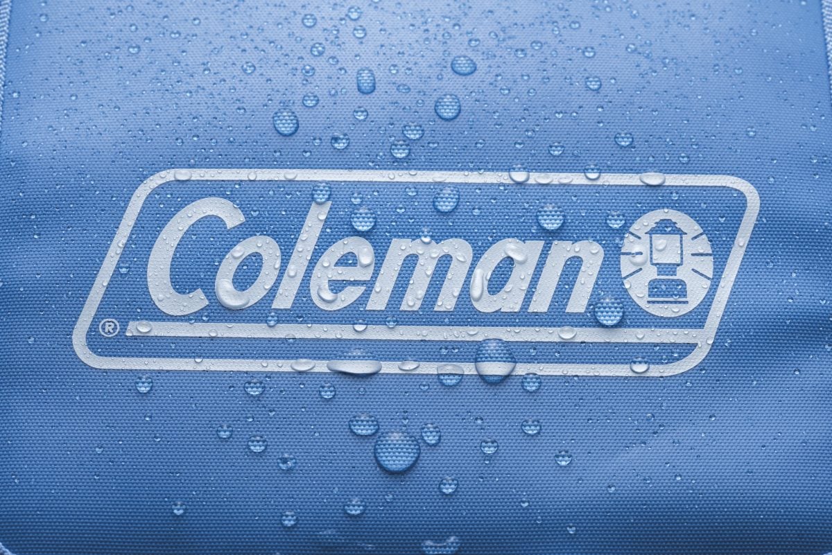 表生地は耐水圧25,000㎜で水濡れに強いTPE加工素材