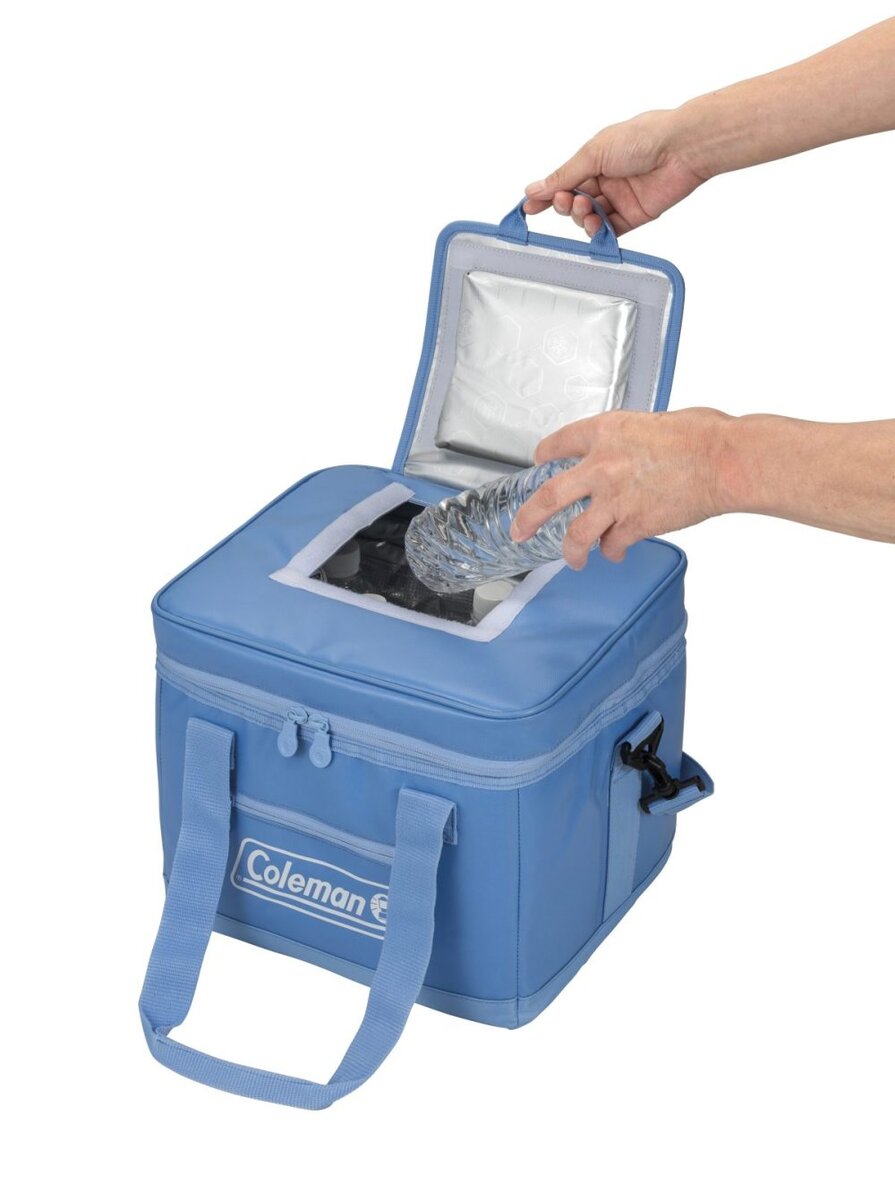 冷気を逃がさず中身を取り出せる クイックサーブオープニングを採用。「15ℓ」は携帯にも便利