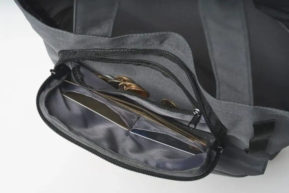 第2位　【バッグと財布が合体!?】MonoMax2月号の付録「アーバンリサーチ ドアーズの財布一体型トート」が発明レベルに便利すぎる