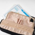 PCスリーブには13インチのPCはもちろん、A4サイズの資料も入れられる