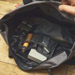 マッチや着火剤などの細々した焚き火系のギアをメッシュポケットに