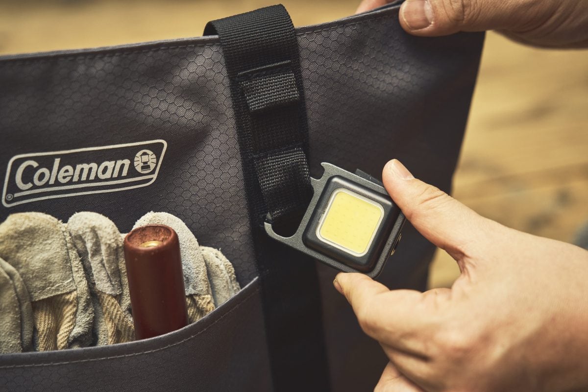 ウェビングテープには小型ライトを