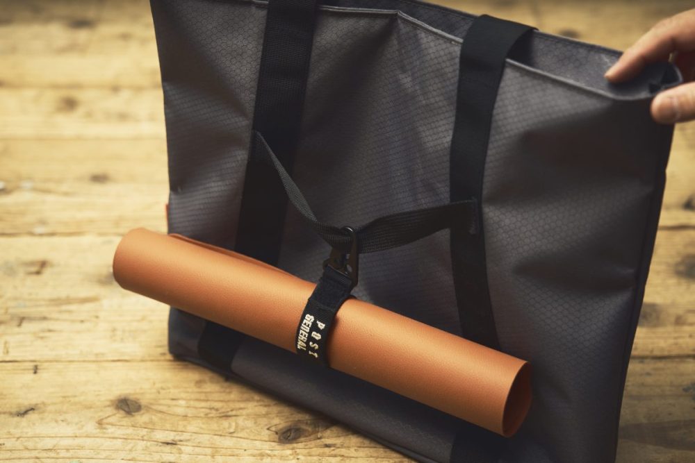 軽量な布などであれば背面にセットもできる