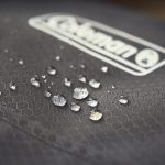 本体は六角形柄のリップストップ生地を使用しており、引き裂き強度が高く傷がつきにくいのが特徴