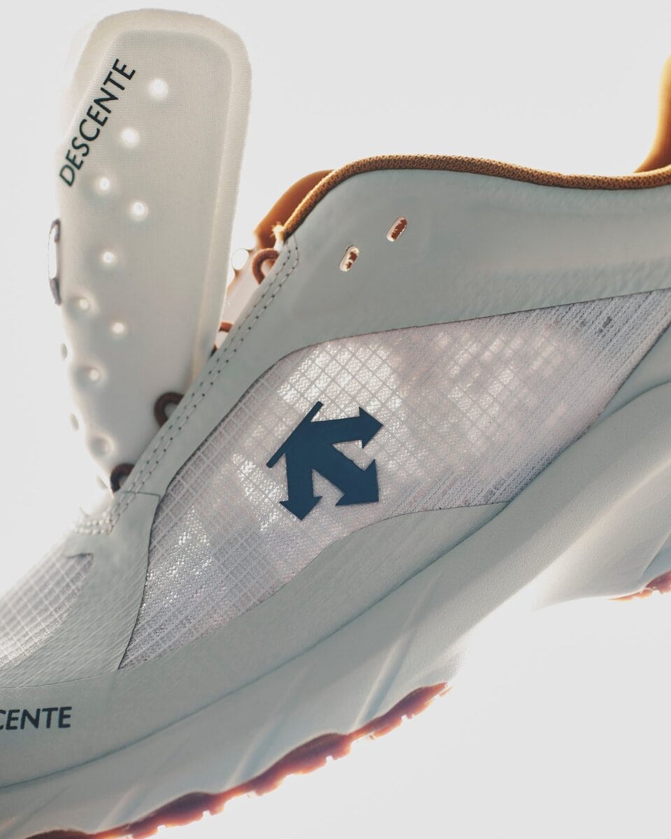 DESCENTE
TORVENT(トルヴェント)カラー:WHRD