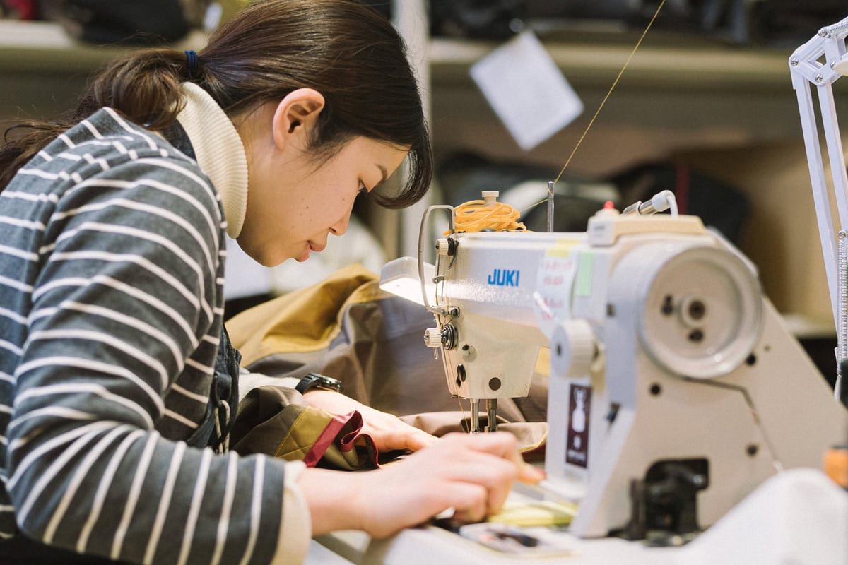 スノーピークでは経年劣化や激しい損傷を受けたものなど、まれに修理を引き受けられない場合を除き、全製品が永久保証