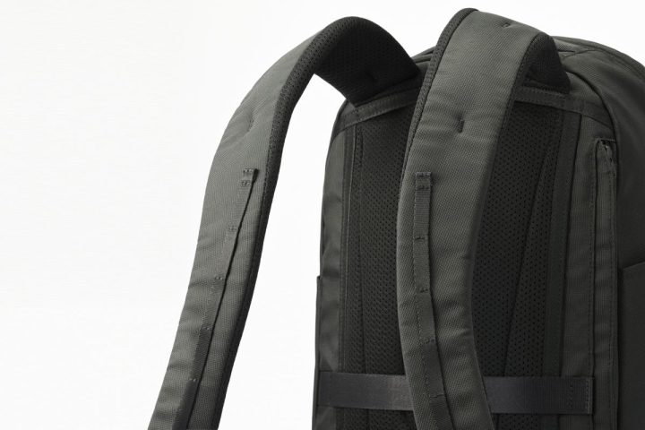 【通勤が劇的にラク】エースが本気で作った「超軽量&多機能」最強ビジネスリュック降臨!