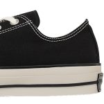 シューズ全体が重厚感のあるルッキングになるよう調整した新設計のアウトソール