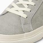 最大の特徴は、アーカイブにありそうでなかった、洗練された「グレイ」の採用