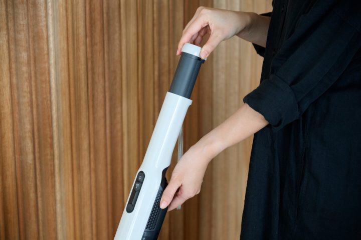 【掃除中の充電切れ問題、ついに解消】シロカの最新コードレスクリーナーは標準モードでも40分!超軽量&可動域バツグンで死角なし
