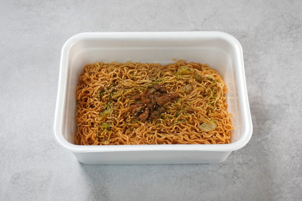 必食級ペヤング爆誕】レトルト具材の破壊力が凄まじい！ファミマ限定