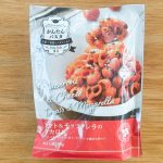 「トマト&モッツァレラのマカロニ」は約2人前の184g入りで購入価格は税込235円